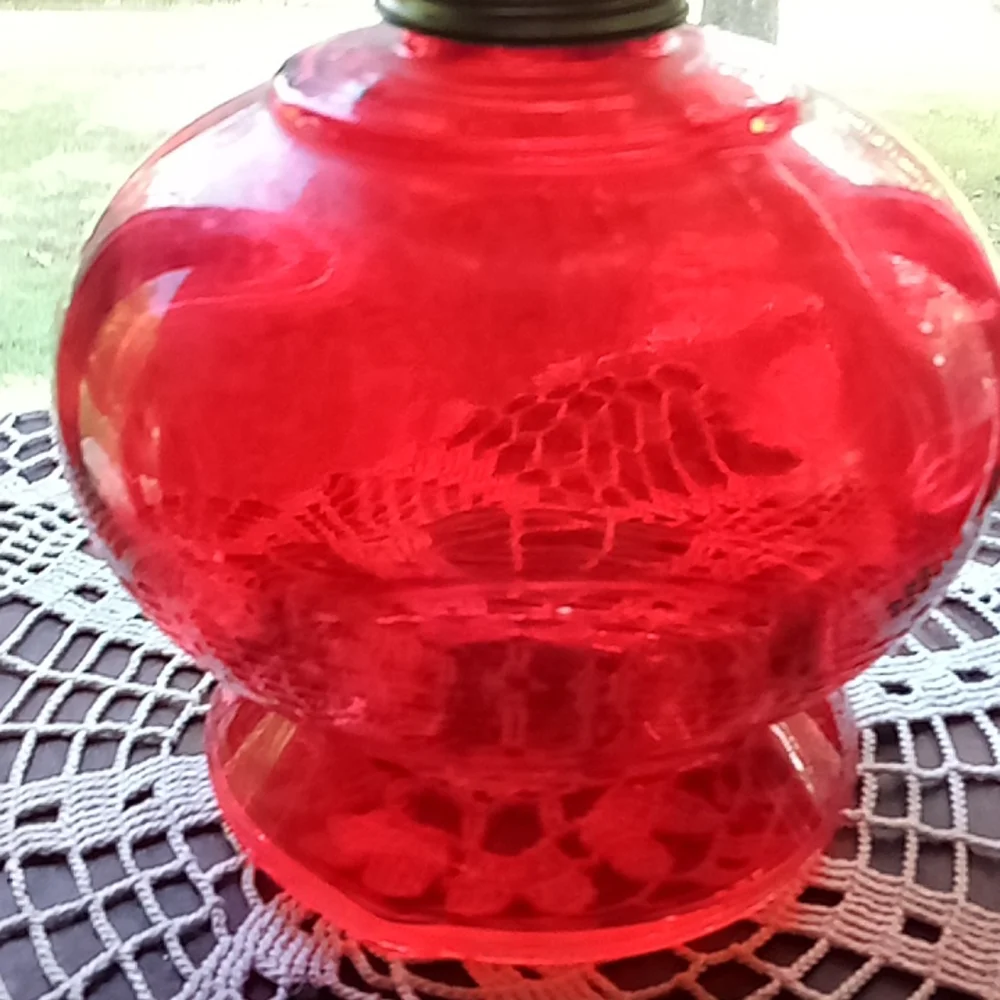 Vintage Lovely old ruby kerosene lamp
